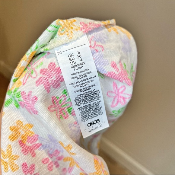 Asos short white dress asos design with flower patterns. - Picture 5 of 5